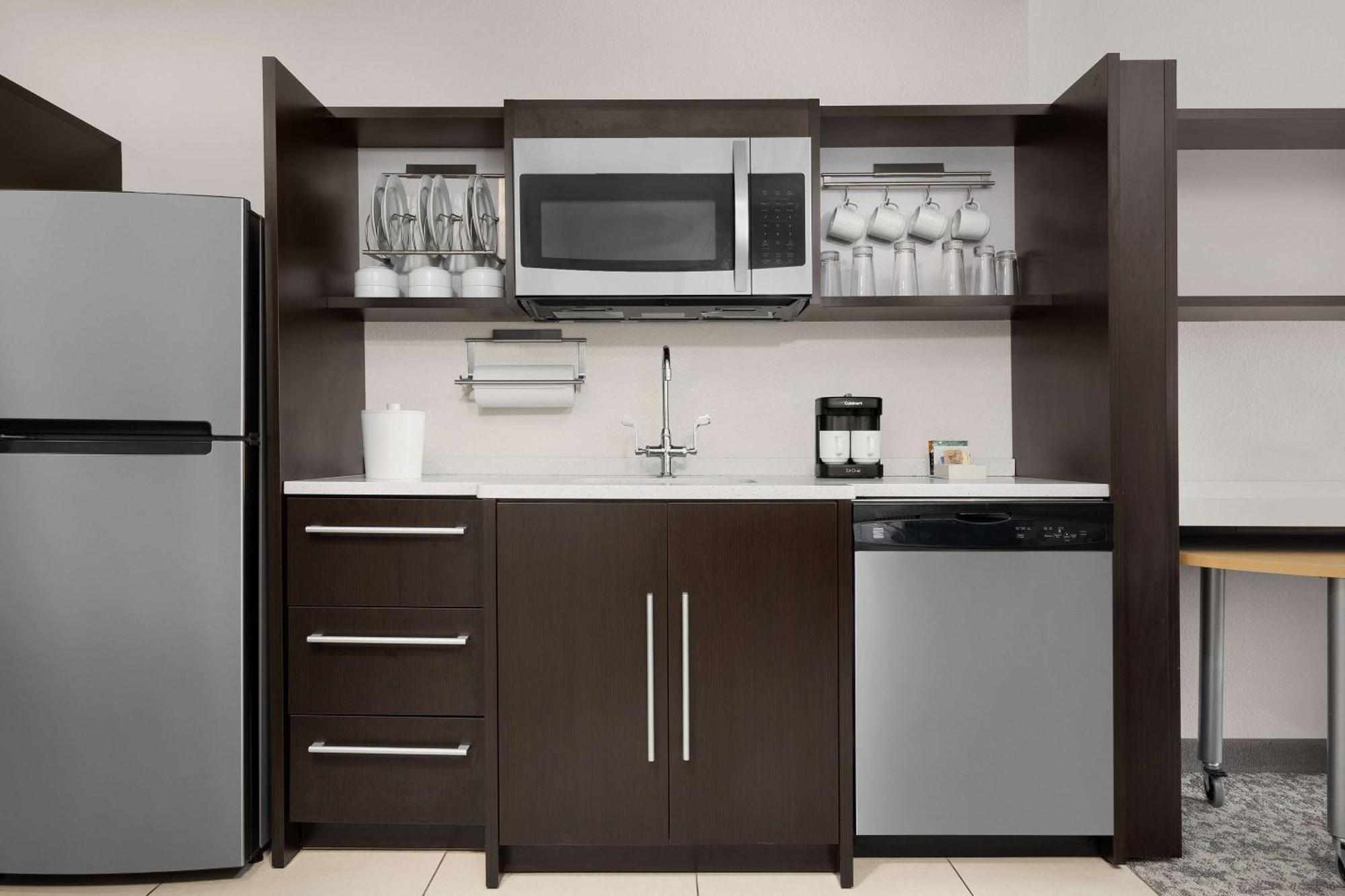 One-Bedroom King Suite - Non-Smoking