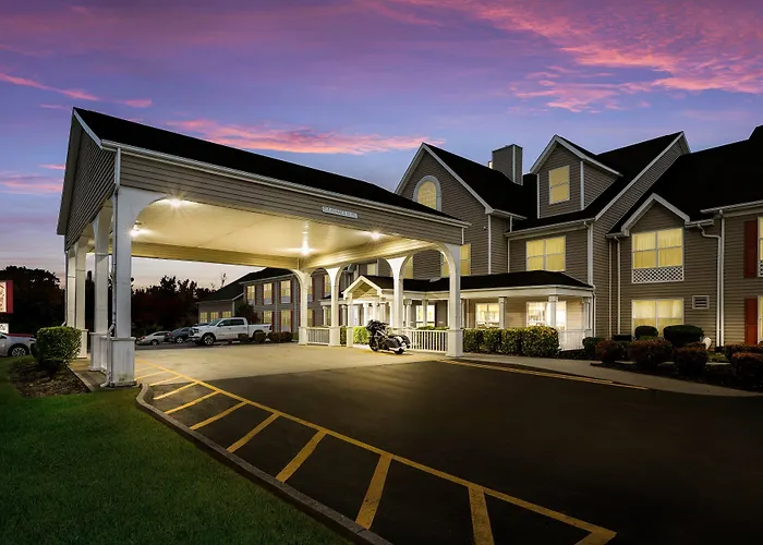 Red Roof Inn & Suites East